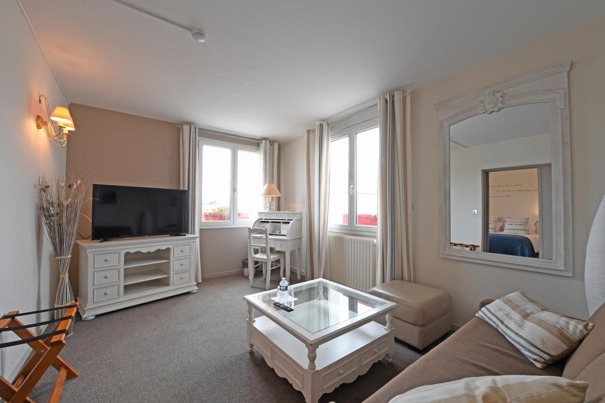 Cit'hotel La Julia Hotel